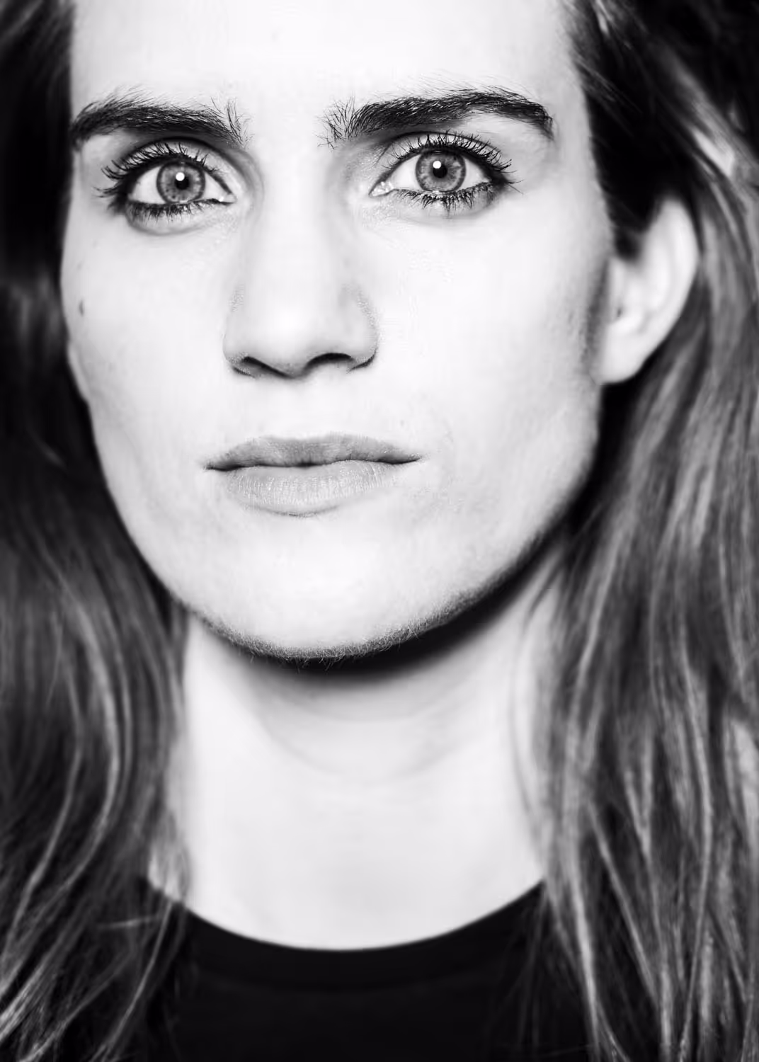 Portretfoto uit de serie 'Human Traits' van saxofonist Kika Sprangers door portretfotograaf Karen van Gilst